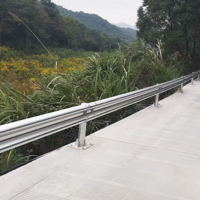 Galvanized corrugated guardrail