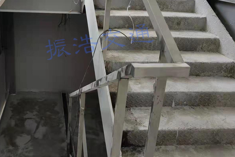 Stainless steel guardrail