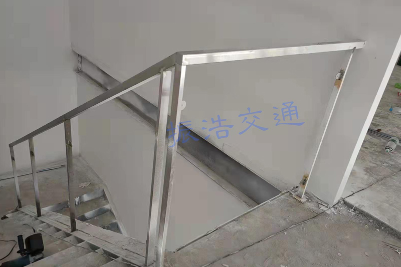Stainless steel guardrail