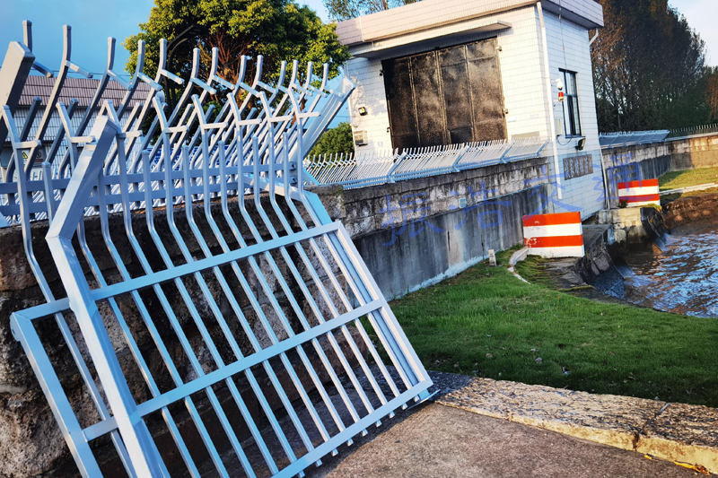 Steel guardrail