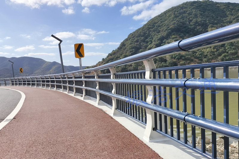 Bridge guardrail