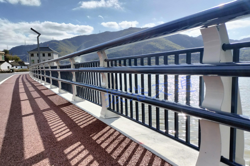 Bridge guardrail